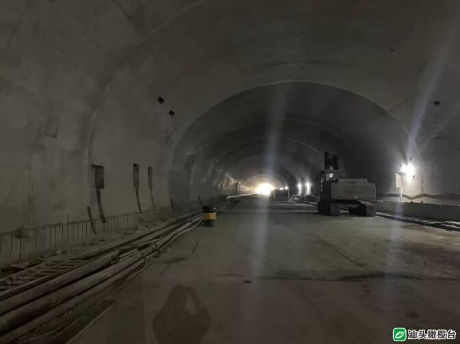 汕湛高速公路汕头段最后一座隧道工程实现双线贯通