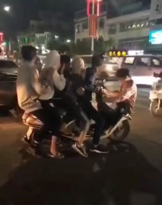 全是学生弟！潮州潮汕公路一摩托乘坐6个未成年人？