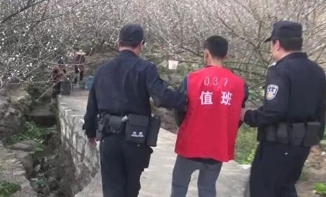 潮汕66岁农妇在自家菜园遭陌生男子持刀抢劫！