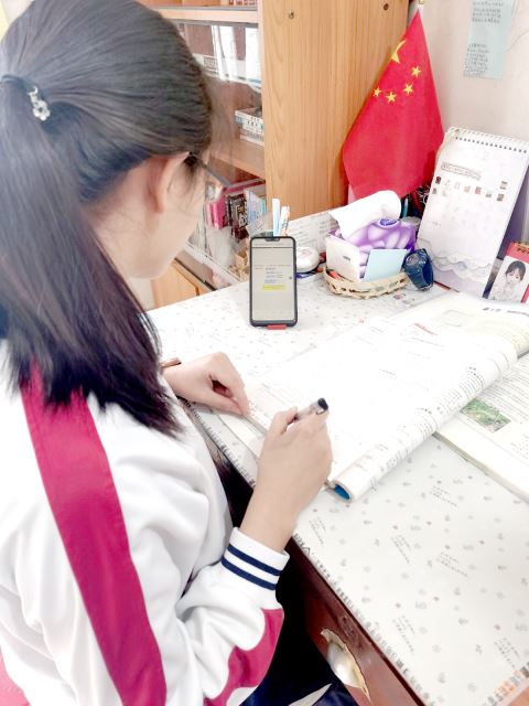 全市中小学校以“一校一案”开展线上教育——“云上课”不让一个学生掉队