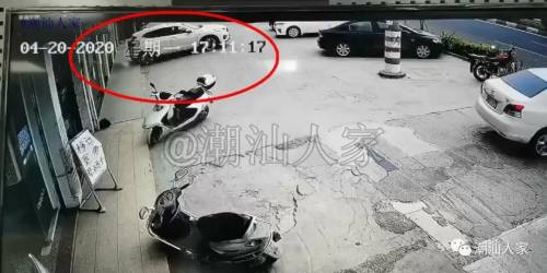 “入库成功”！潮州一名女司机倒车时失控，直接撞进银行！