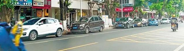 曝光！汕头中心城区占据公共通道，违规停车的乱象仍较突出