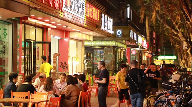 珠江路美食街第二阶段升级工作启动：推进保洁“精细化”管理，规范整治市容秩序