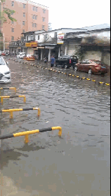 汕头黄色暴雨预警：珠江路、长江路等多处都积水成“河”，上班路堵堵堵