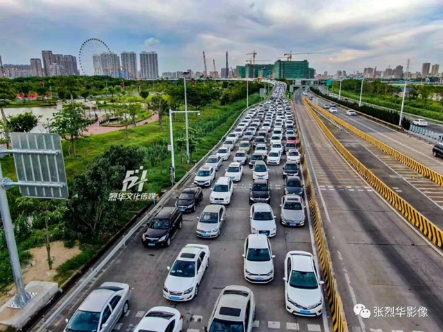 昨天往北山湾的路堵成“停车场”！昨天你泡“龙须浴”了吗