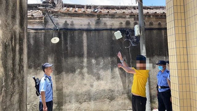 一名25岁的汕头男子尾随女性实施抢劫，濠江警方迅速破案