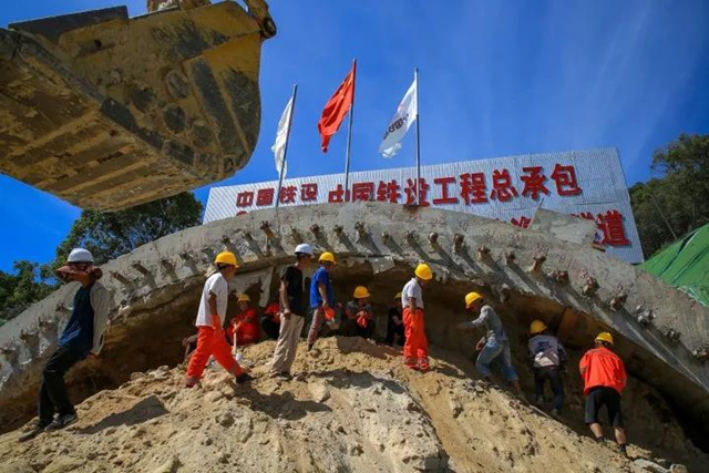 汕汕铁路汕头湾隧道正式进洞施工！为国内首座时速350公里的海底隧道