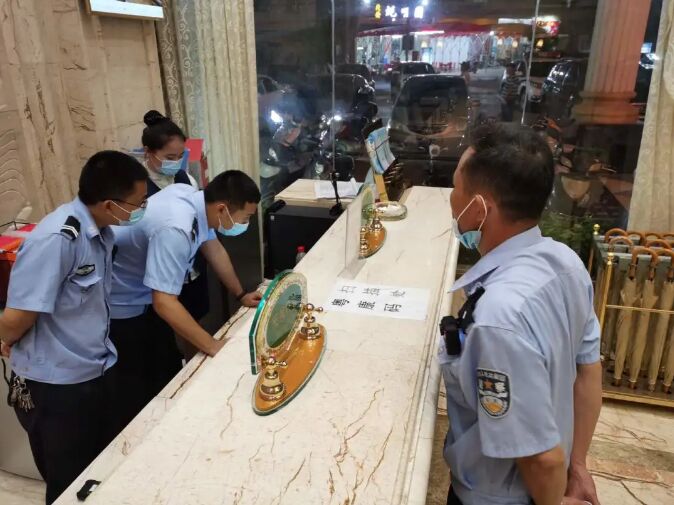 潮汕某地警方清查酒店、桑拿沐足等场所，多人被抓