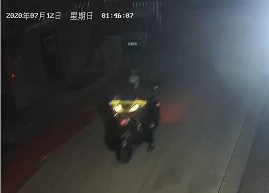 可怕！揭阳一女子凌晨下班途中遭陌生男子尾随