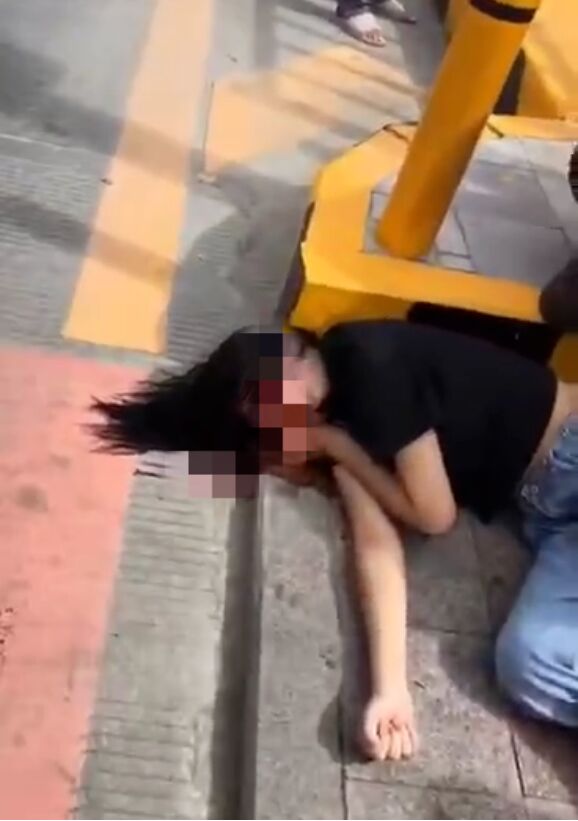 突发！潮南溪头车站两个女孩被撞飞，倒地抽搐！监控还原现场