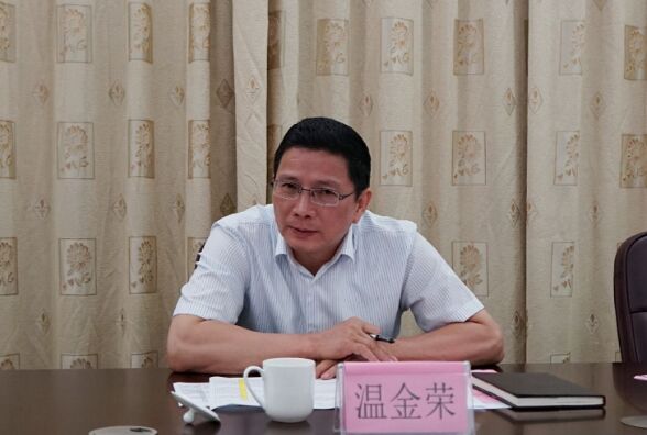 潮州市委常委、市政府党组副书记、副市长温金荣