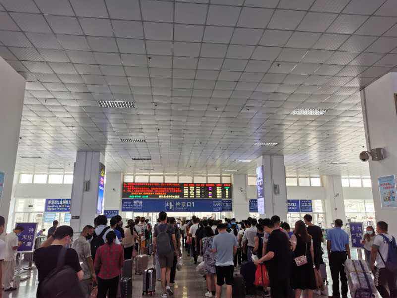 汕头火车站“双节”期间预计到发旅客26万人次，客流高峰将出现在这4天