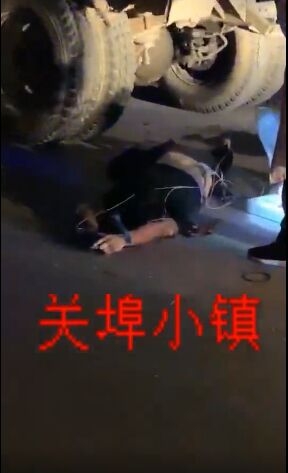 关埠上仓学校前发生严重车祸，男子当场死亡！年仅25岁