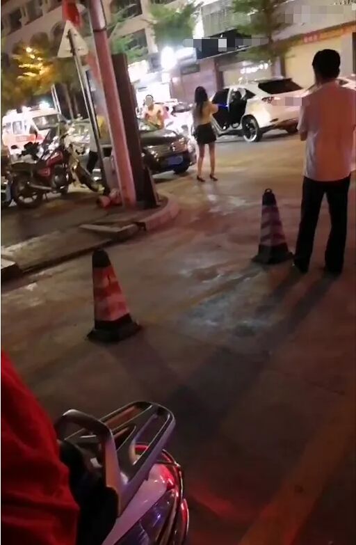 揭阳一酒店门口发生斗殴事件，男子满身是血紧急送医