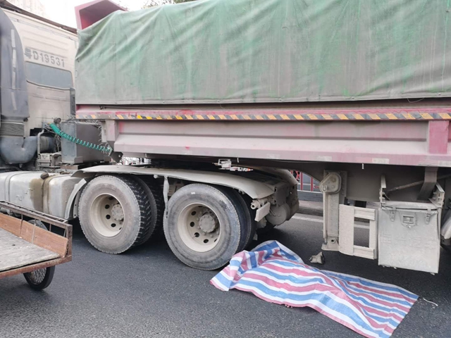 金凤汕樟路口三小时内发生两宗车祸，致一死一伤